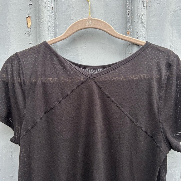 Lululemon Black Loop Around Tee, size M - Picture 6 of 10